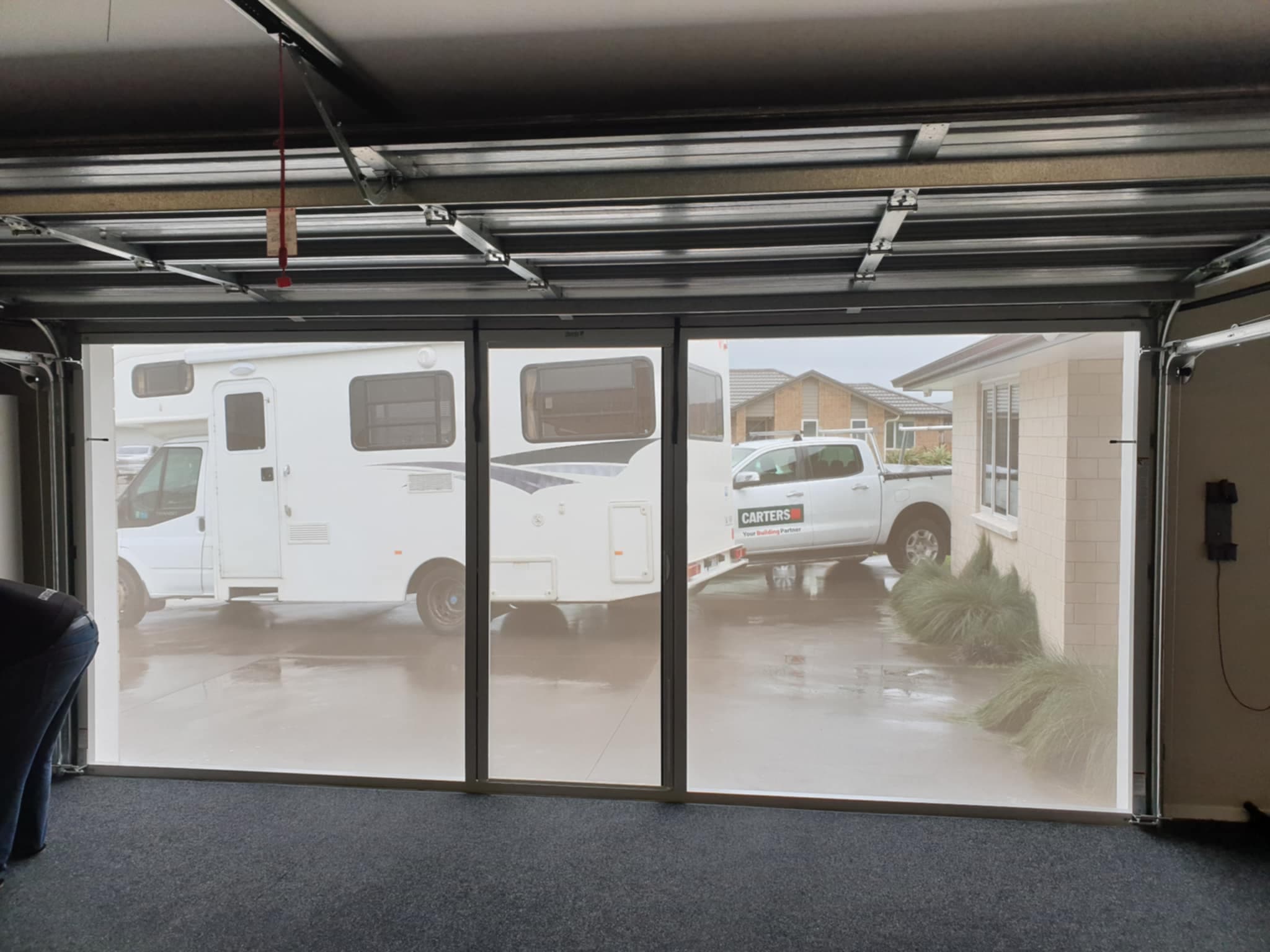 High-End Screen System with Full Visibility